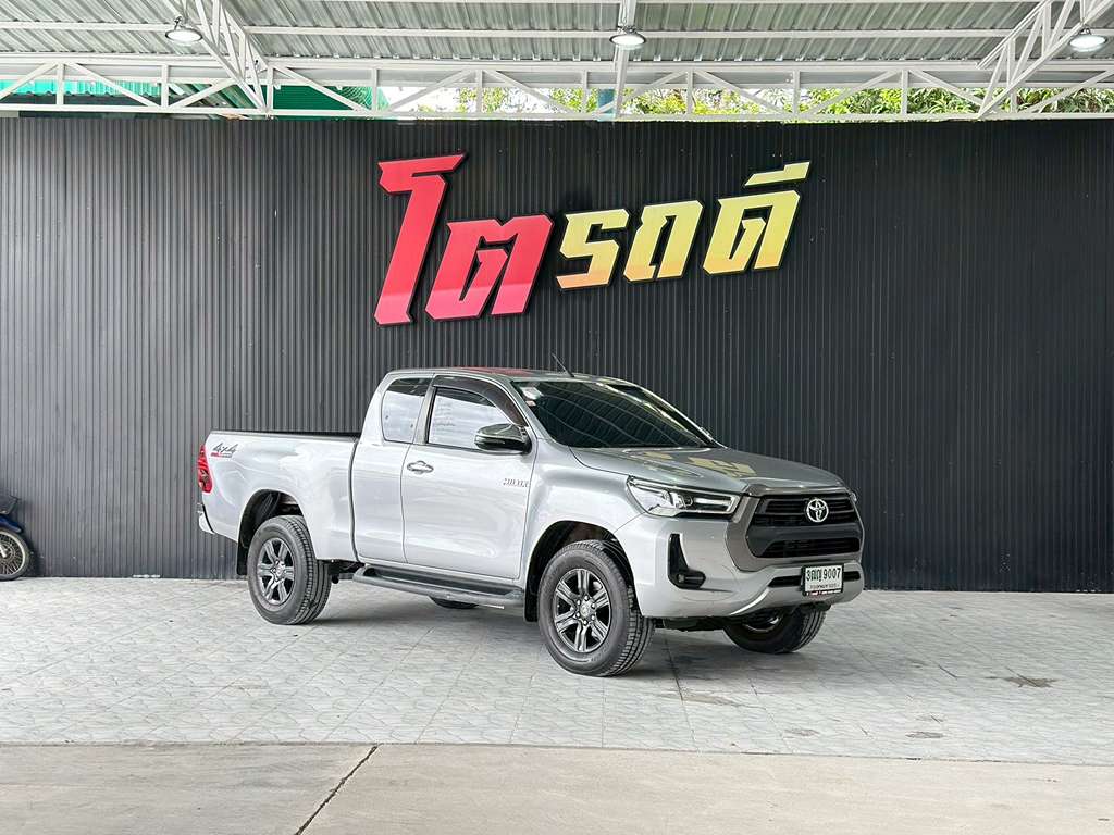 Toyota Revo แคปสูง MT 2.4 MID 4WD 2021 3ฒญ 9007 กทม