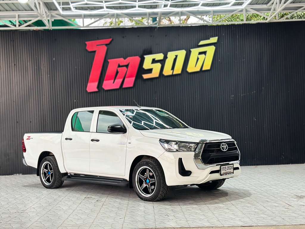 Toyota Revo สี่ประตูเตี้ย AT 2.4 MID 2020  1ขฐ 3520