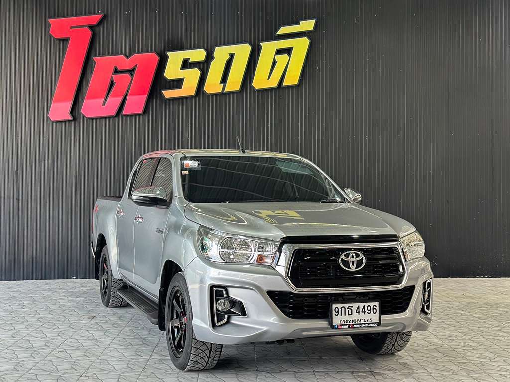 Toyota Revo สี่ประตูเตี้ย MT 2.4 E 2019  9กธ 4496