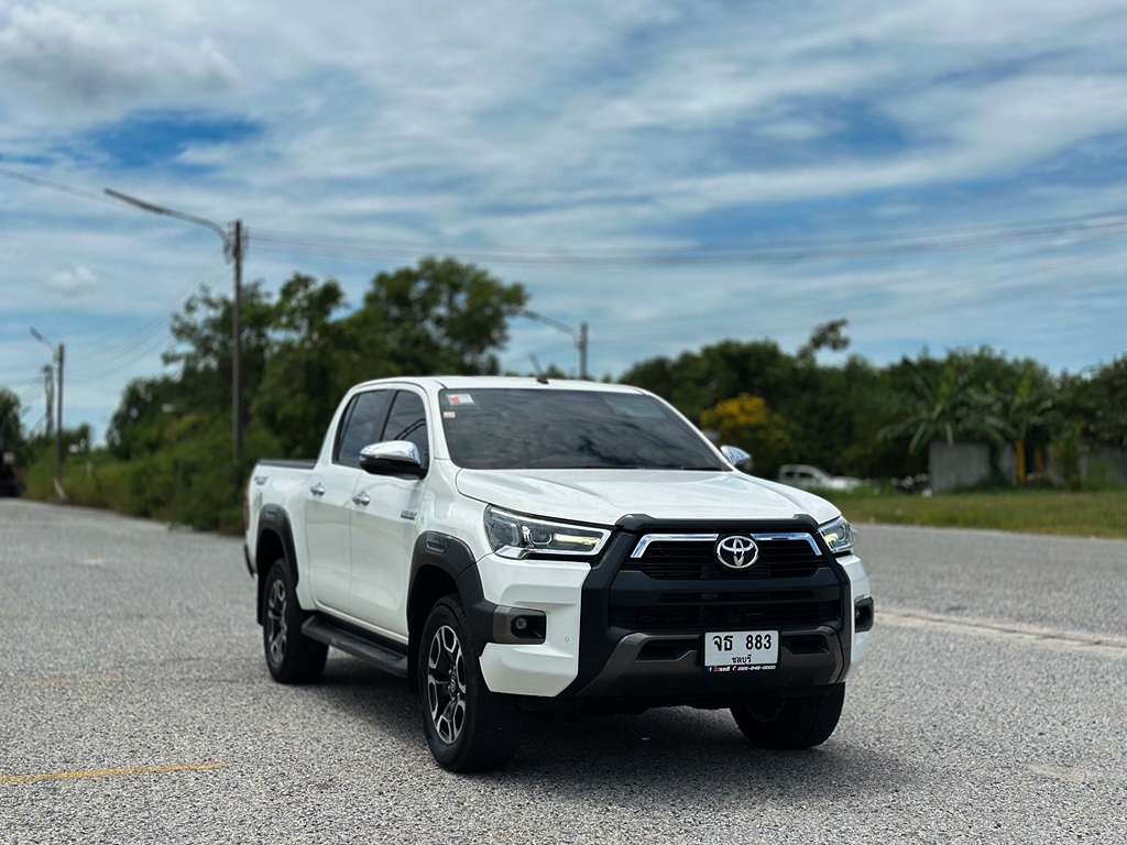 Toyota Revo สี่ประตูสูง AT 2.4 MID 2022  จธ 883