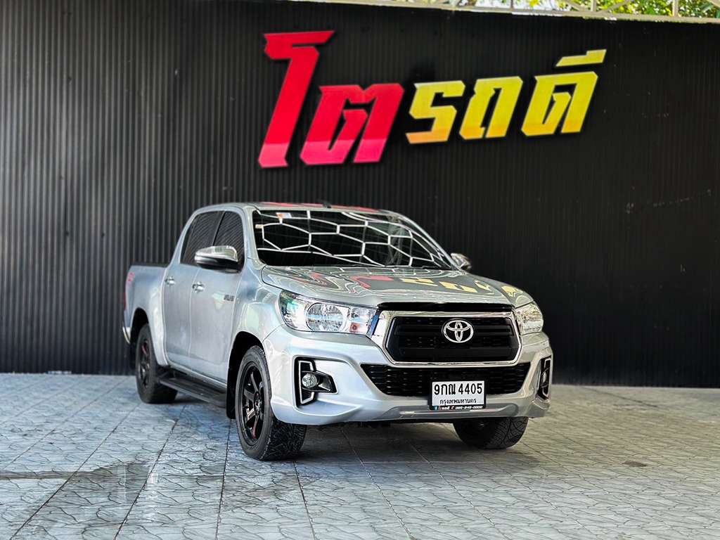 Toyota Revo สี่ประตูเตี้ย MT 2.4 E 2019 9กณ 4450 กทม