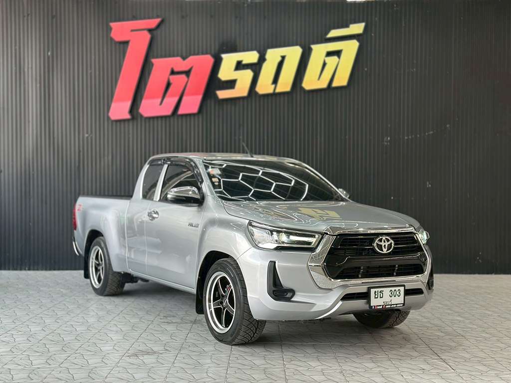 Toyota REVO CAB เตี้ย MT 2.4 2022 ยธ 303