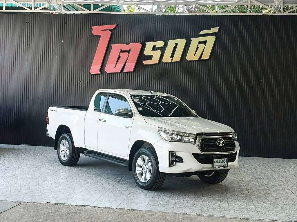 Toyota REVO CAB สูง MT 2.4 E+ 2018 ทะเบียนรถ  4ฒฌ 5064