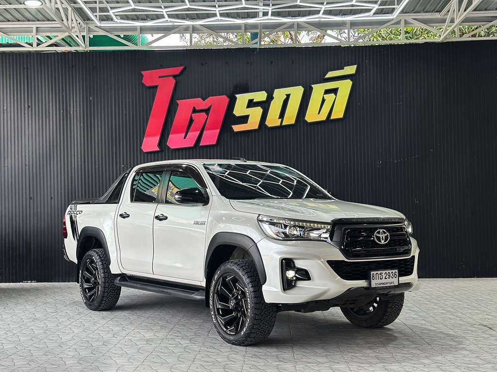Toyota Revo สี่ประตูสูง AT 2.4 Rocco 2019  8กธ 2936