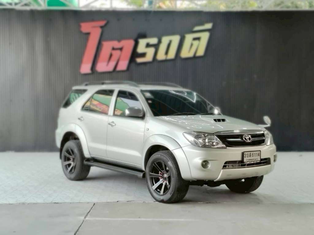 Toyota FORTUNER AT 3.0 V 2005 ทะเบียนรถ : 3ขส 6114