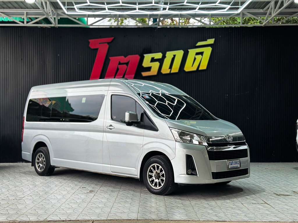 Toyota Commuter MT 2.8 2020 ระบบเกียร์ : เกียร์ธรรมดา ทะเบียนรถ : 1นก 3902