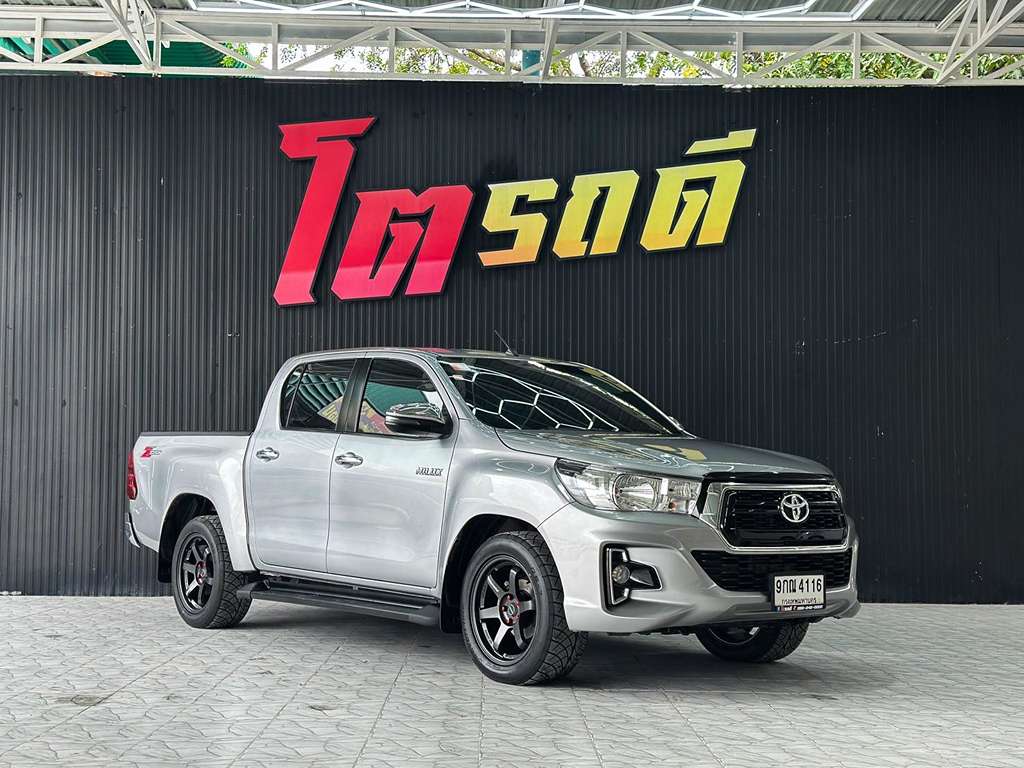 Toyota Revo สี่ประตูเตี้ย MT 2.4 E 2019  9กณ 4116