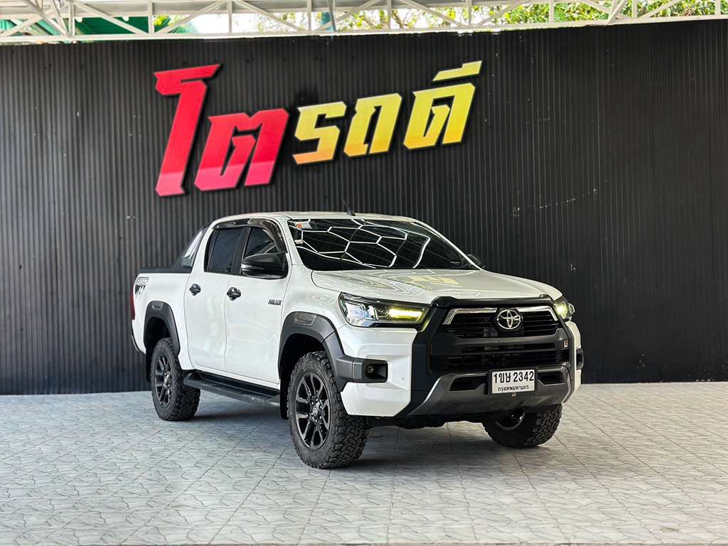 Toyota Revo สี่ประตูสูง AT 2.4 Rocco 2020 1ขษ 2342