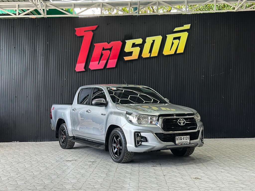 Toyota Revo สี่ประตูเตี้ย MT 2.4 E 2019
