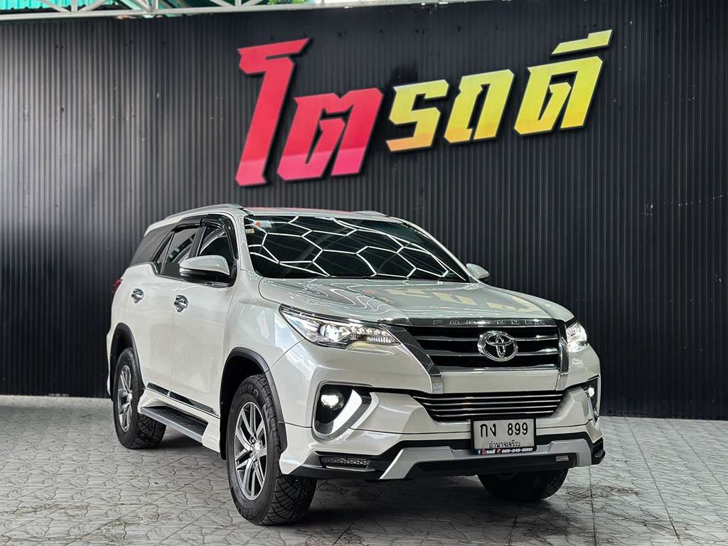 Toyota Fortuner AT 2.4 V 4WD 2018  กง 899