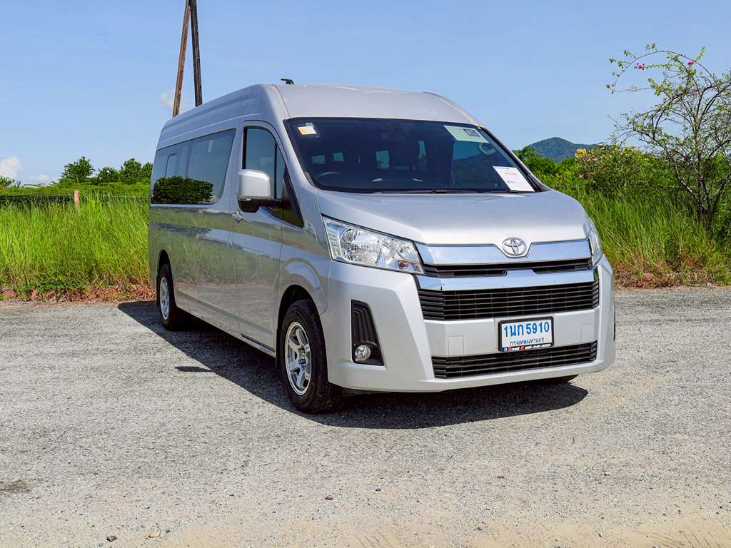 Toyota Commuter MT 2.8 2020  1นก 5910 กทม