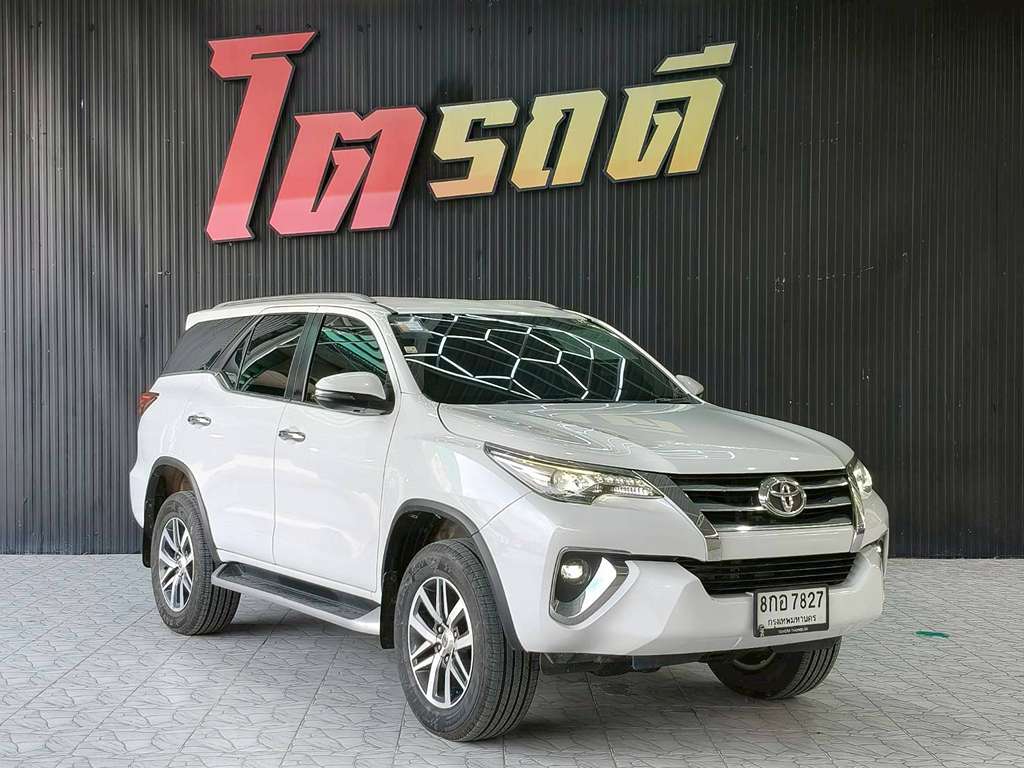Toyota FORTUNER AT 2.4 V 2019 ทะเบียนรถ : 8กอ 7827