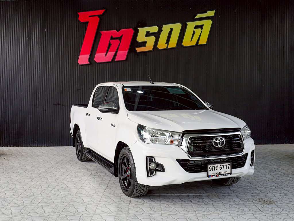 Toyota REVO สี่ประตููเตี้ย MT 2.4 J+ 2019  9กต 6717 กทม
