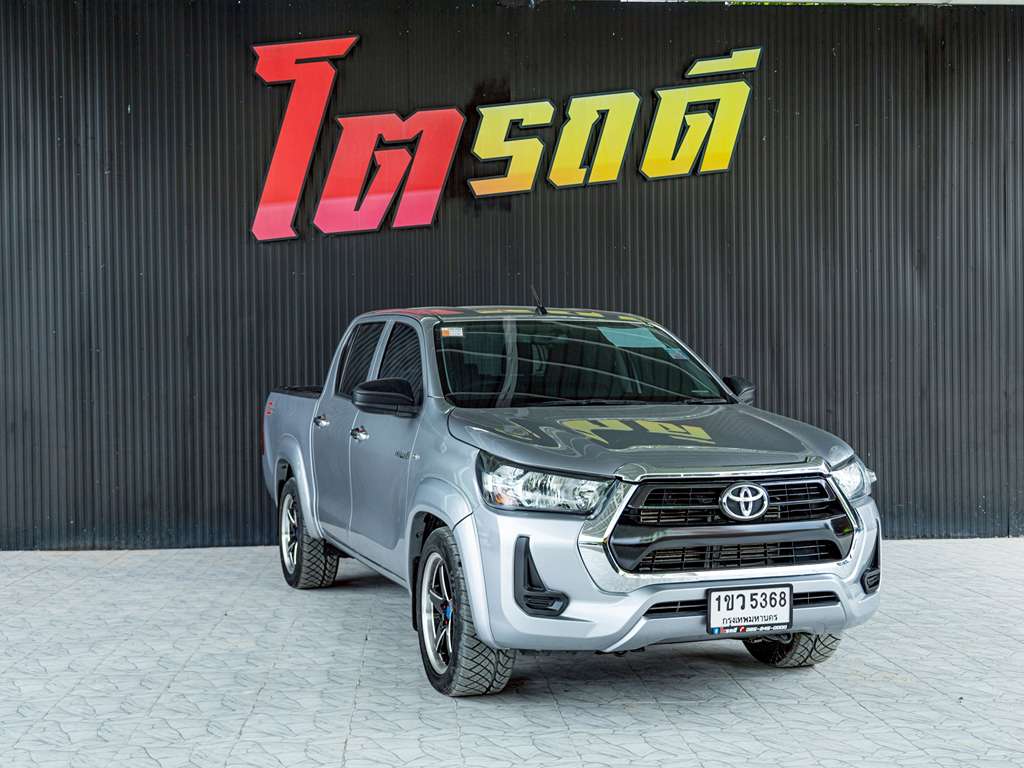 Toyota Revo สี่ประตูเตี้ย AT 2.4 MID 2020 1ขว 5368 กทม