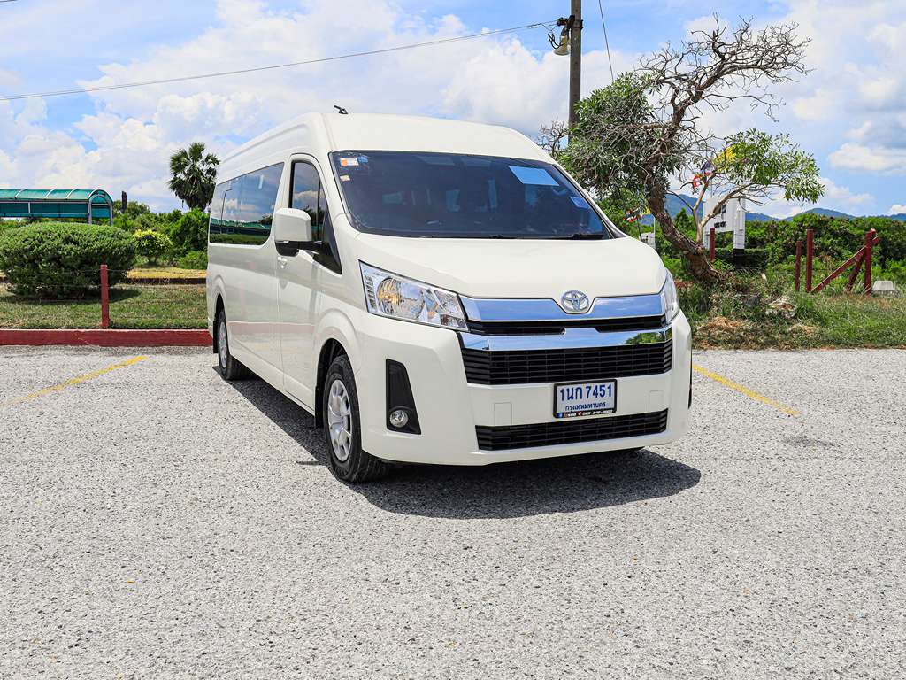 Toyota Commuter MT 2.8 2020  1นก 7451 กทม