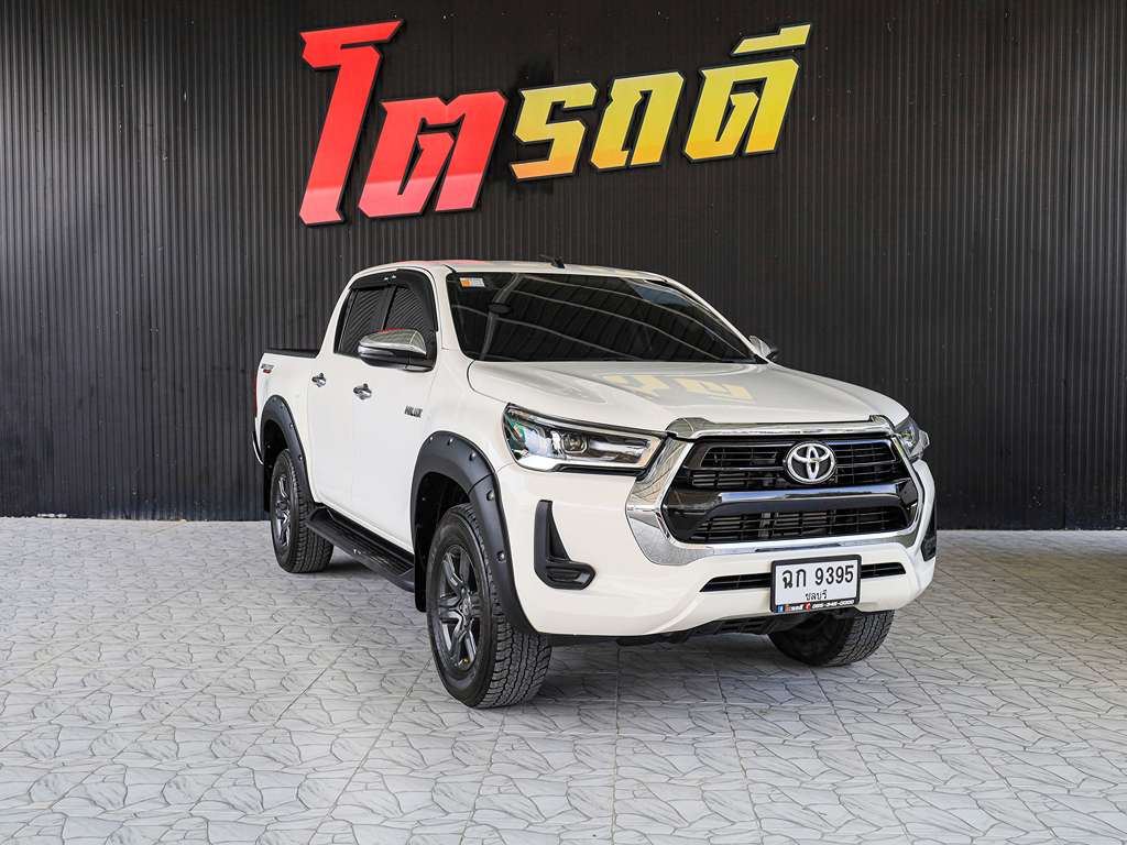 Toyota Revo สี่ประตูสูง MT 2.4 prerunner 2022 ฉก 9395 กทม
