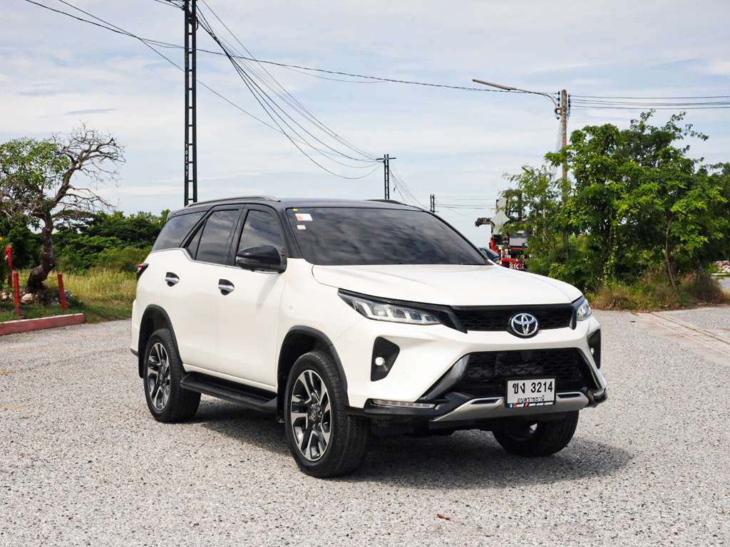 Toyota FORTUNER AT 2.4 LEGENDER 2022 ทะเบียนรถ : ขง 3214