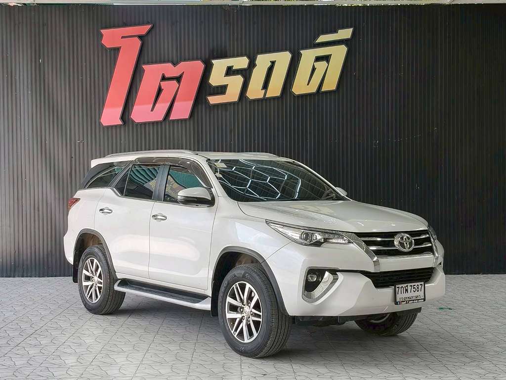 Toyota FORTUNER AT 2.4 V 4WD 2018 ทะเบียนรถ 7กฬ 7587 กทม