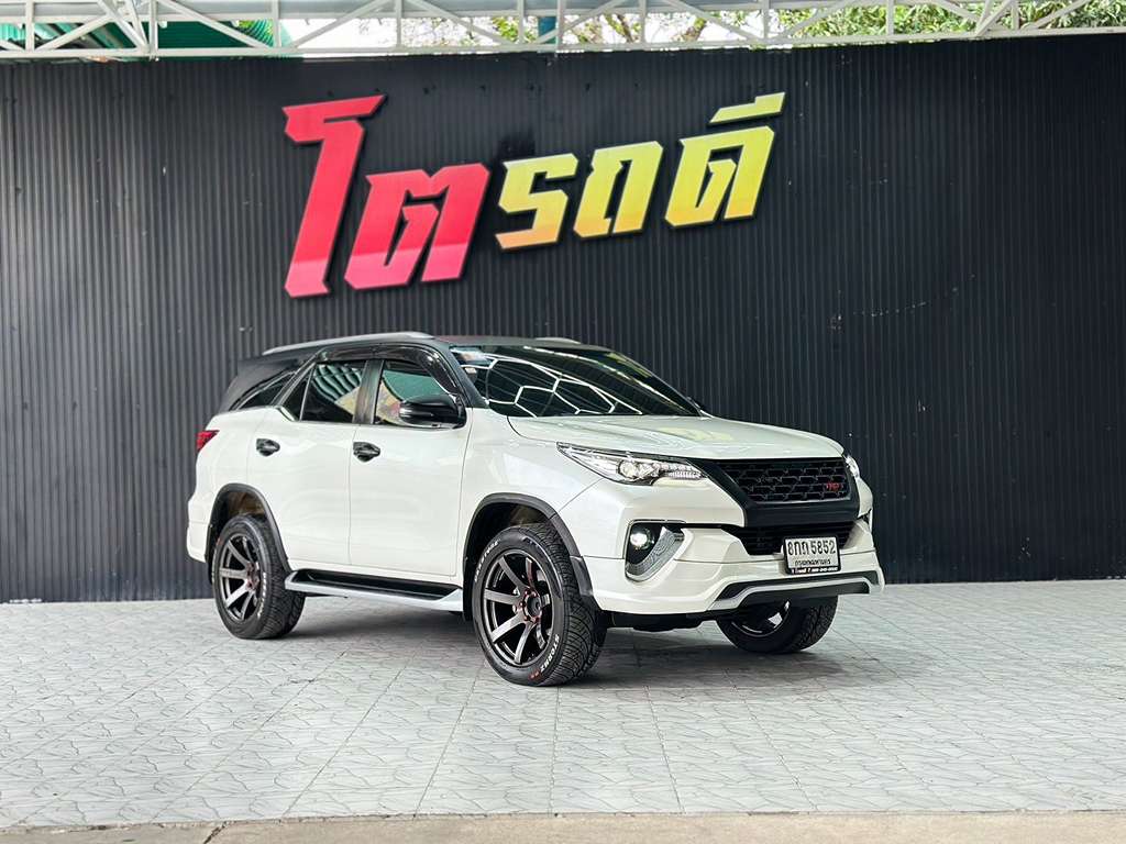 Toyota Fortuner AT 2.4 V 2019 ระบบเกียร์ : เกียร์ออโต้ ทะเบียนรถ : 8กถ 5852