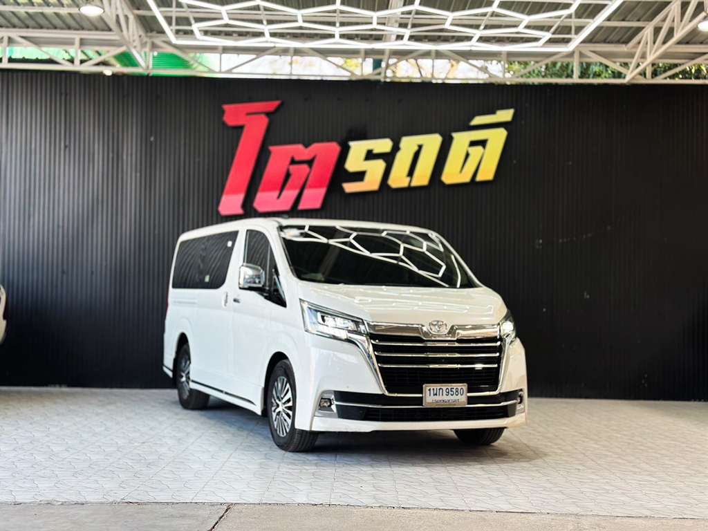 Toyota HIACE MAJESTY AT 2.8 2020  1นก 9580