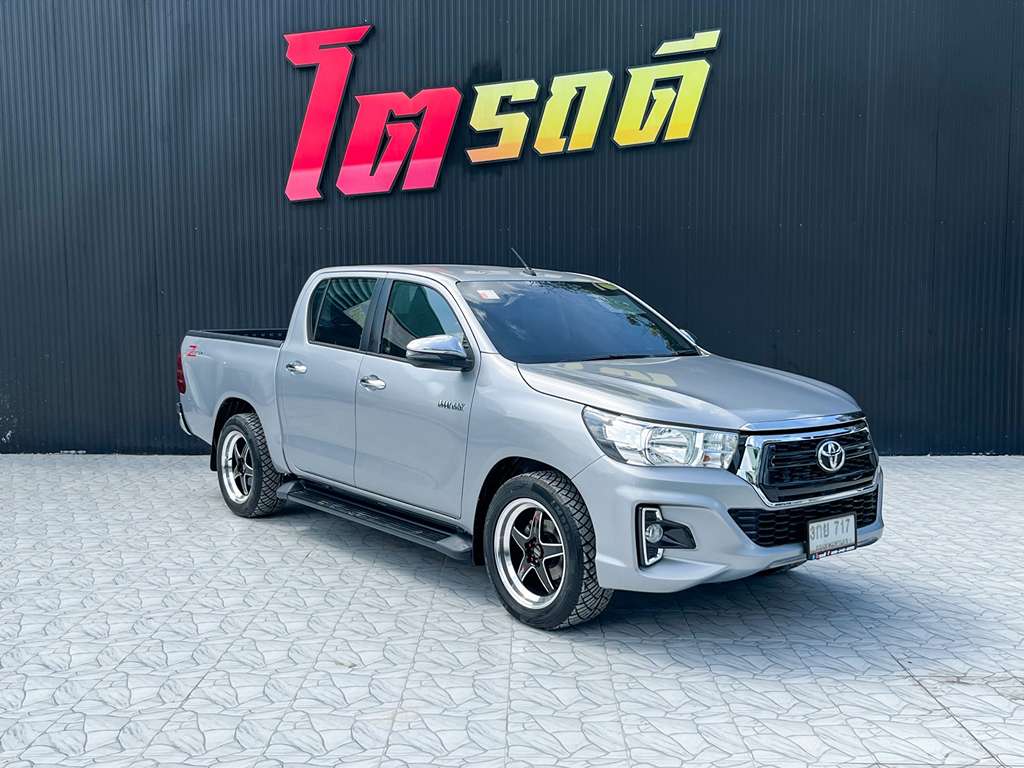 Toyota Revo สี่ประตูเตี้ย MT 2.4 E 2018