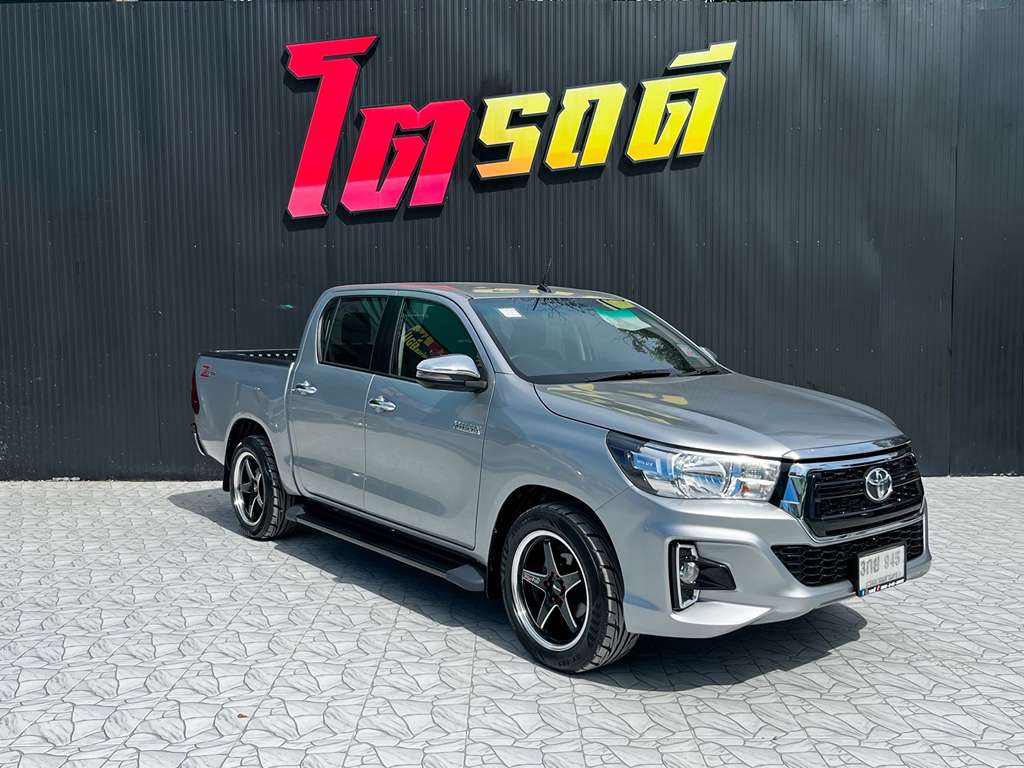 Toyota Revo สี่ประตูเตี้ย MT 2.4 E 2018  3กย 945