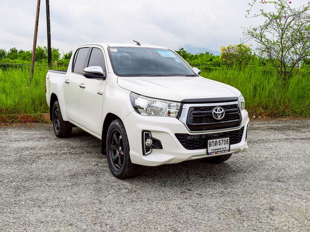 Toyota REVO สี่ประตูเตี้ย MT 2.4 J+ Zdition 2019 9กต 6706