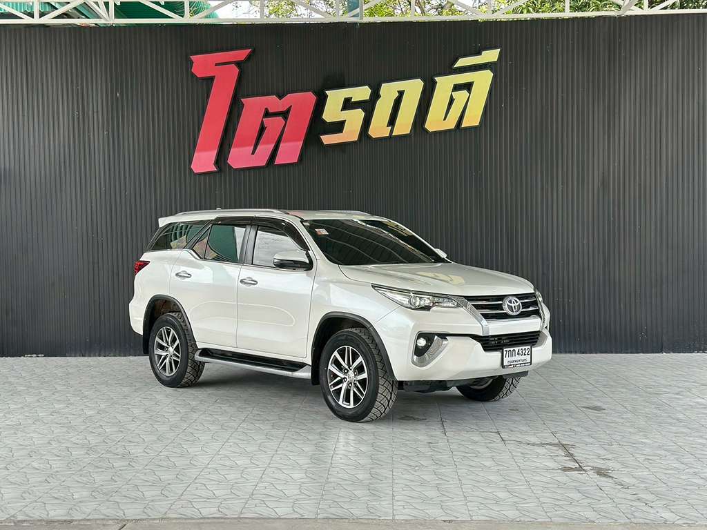 Toyota Fortuner AT 2.4 V 2017 7กก 4322 กทม