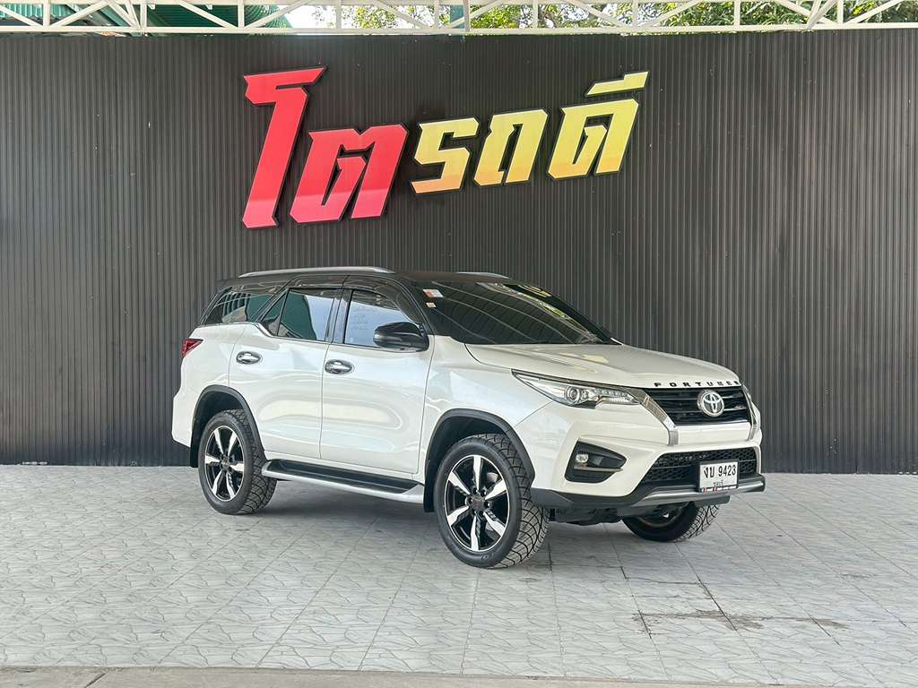 Toyota Fortuner AT 2.8 V 2019 งบ 9423 ชลบุรี