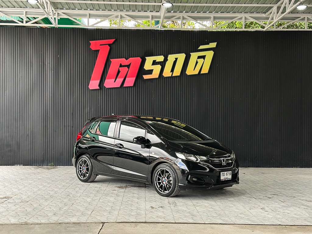 Honda Jazz GK AT 1.5 V+ 2018 กธ 6719 สกลนคร
