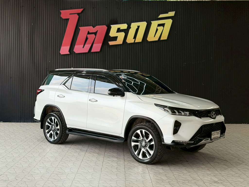Toyota FORTUNER AT 2.8 Legender 4WD 2023 4ขถ 7076