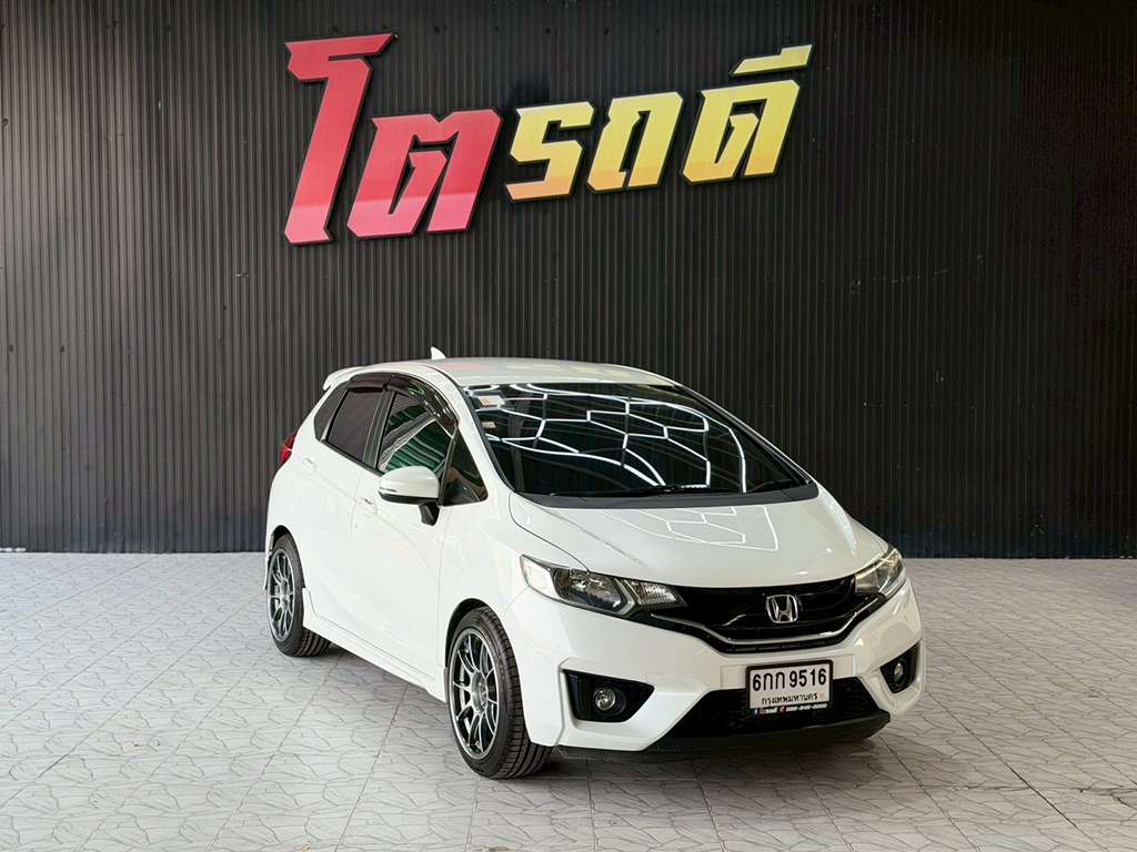 Honda Jazz GK AT 1.5 SV 2016 ทะเบียนรถ : 6กก 9516