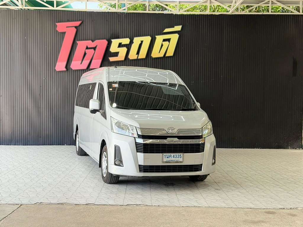 TOYOTA COMMUTER MT 2.8 2021 ระบบเกียร์ : เกียร์ธรรมดา ทะเบียนรถ : 1นค 4335