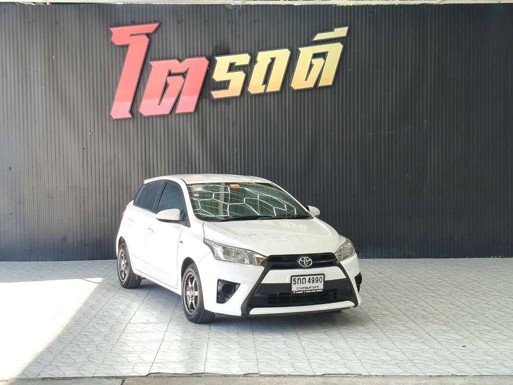 TOYOTA Yaris AT 1.2 E 2016 เกียร์ออโต้ ทะเบียนรถ : 5กถ 4990