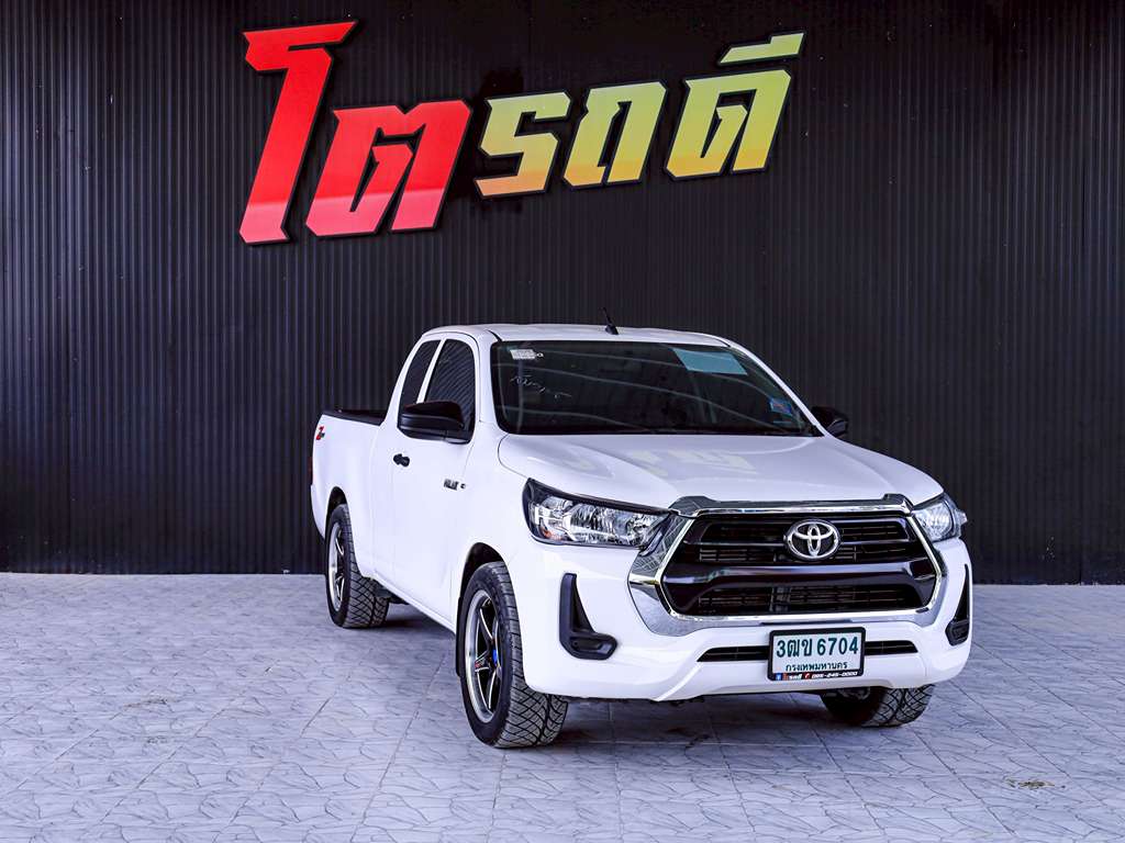 Toyota REVO สี่ประตููเตี้ย MT 2.4 J+ 2019 3ฒข 6704 กทม