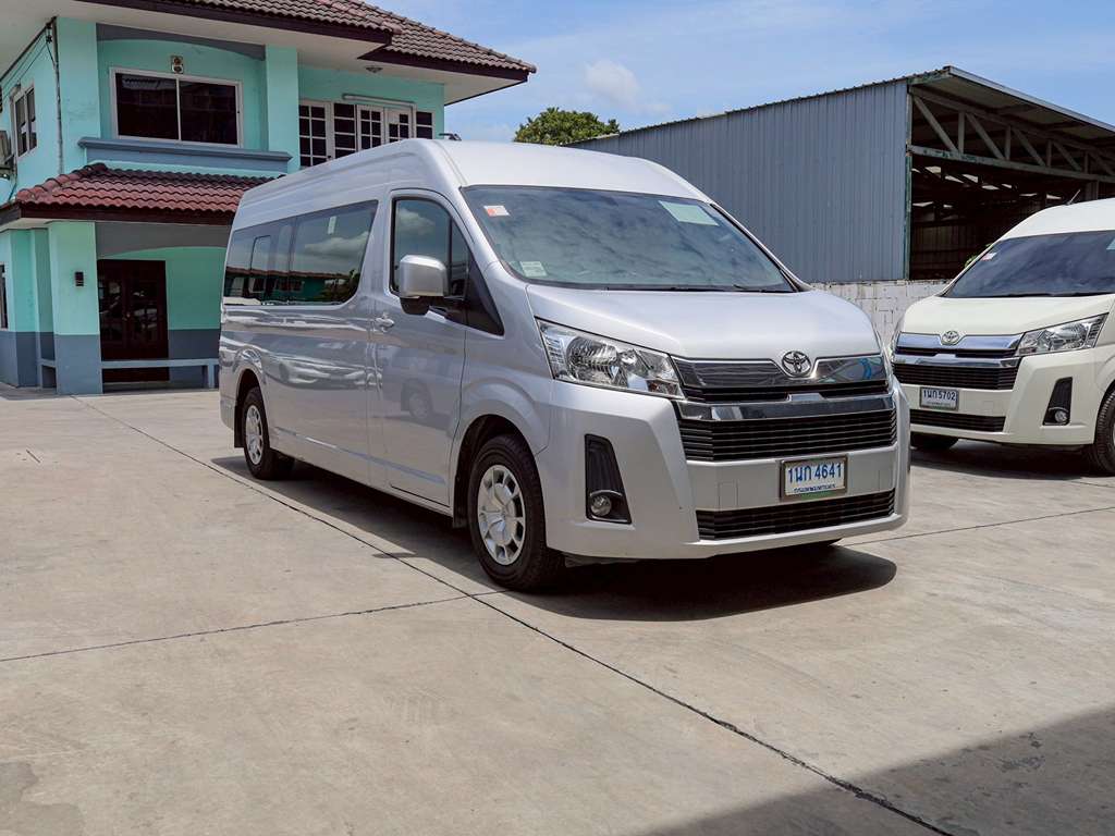 Toyota Commuter AT 2.8 2020  1นก 4641กทม