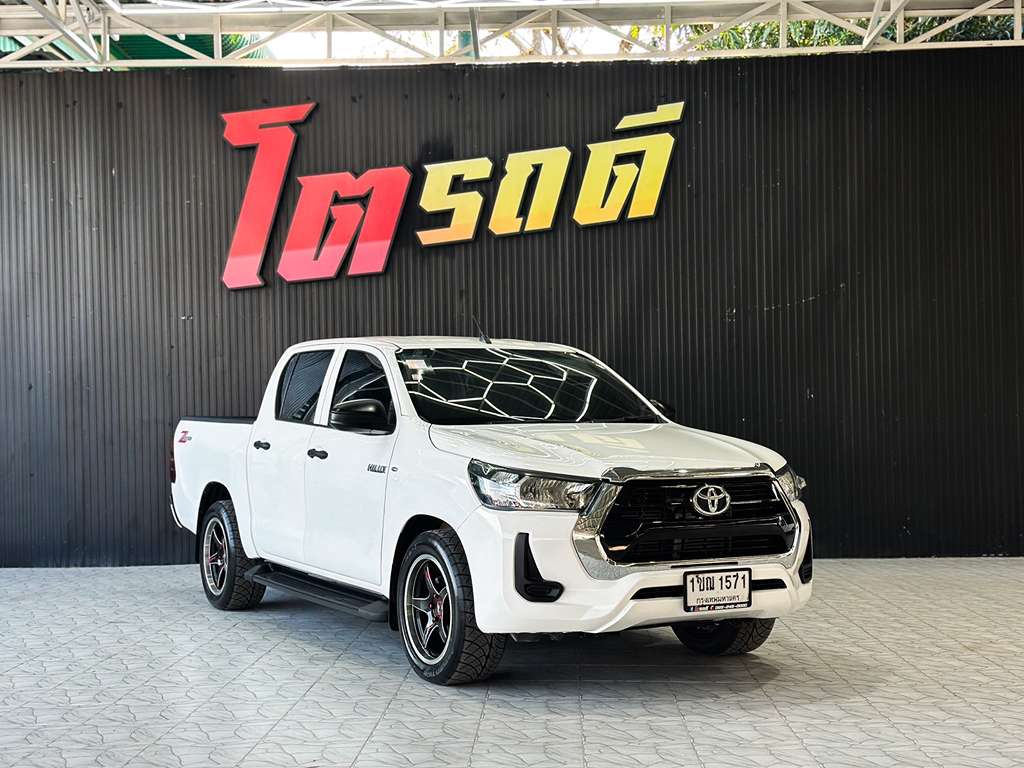 Toyota REVO สี่ประตููเตี้ย AT 2.4 MID 2020 1ขณ 1571