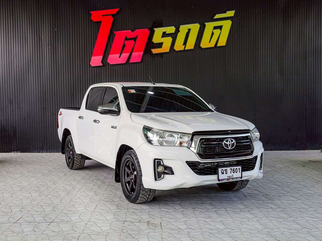 Toyota REVO สี่ประตููเตี้ย MT 2.4 J+ 2019 ฉข 7601 ชลบุรี