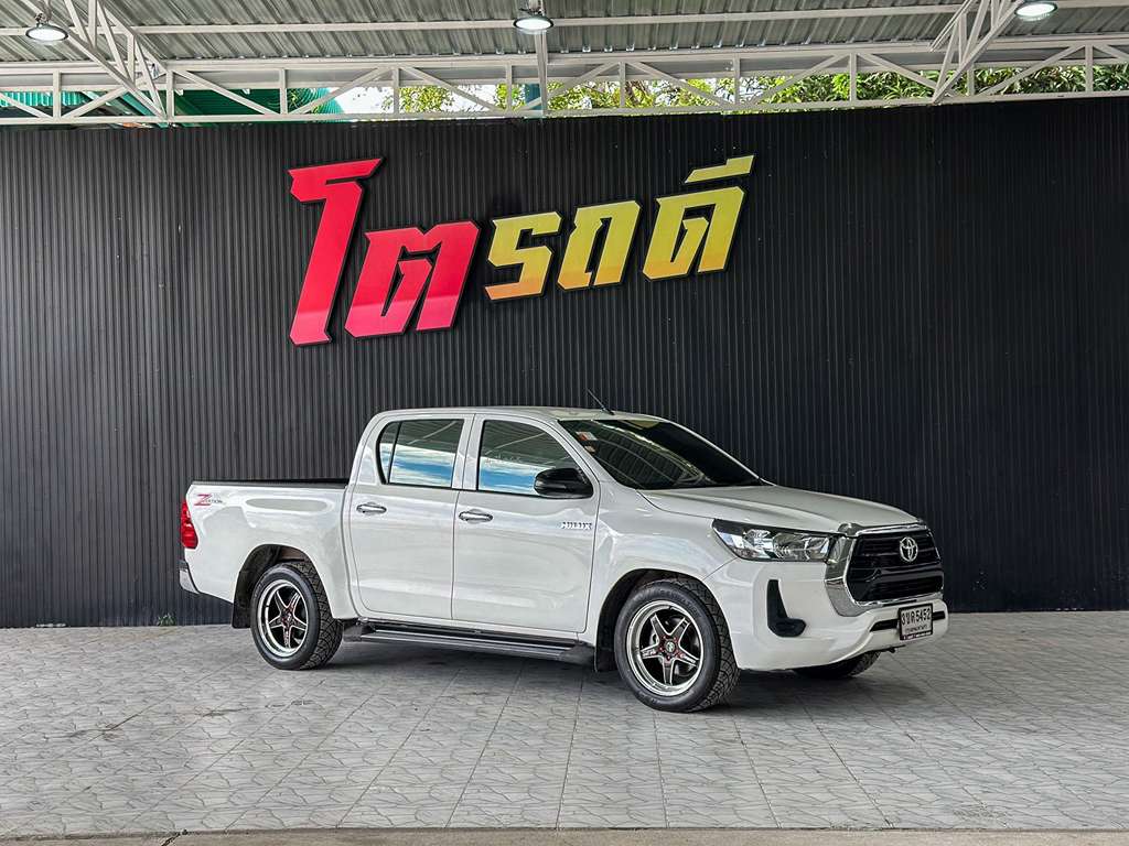 Toyota Revo สี่ประตูเตี้ย AT 2.4 Entry 2022  3ขด 5452 กทม