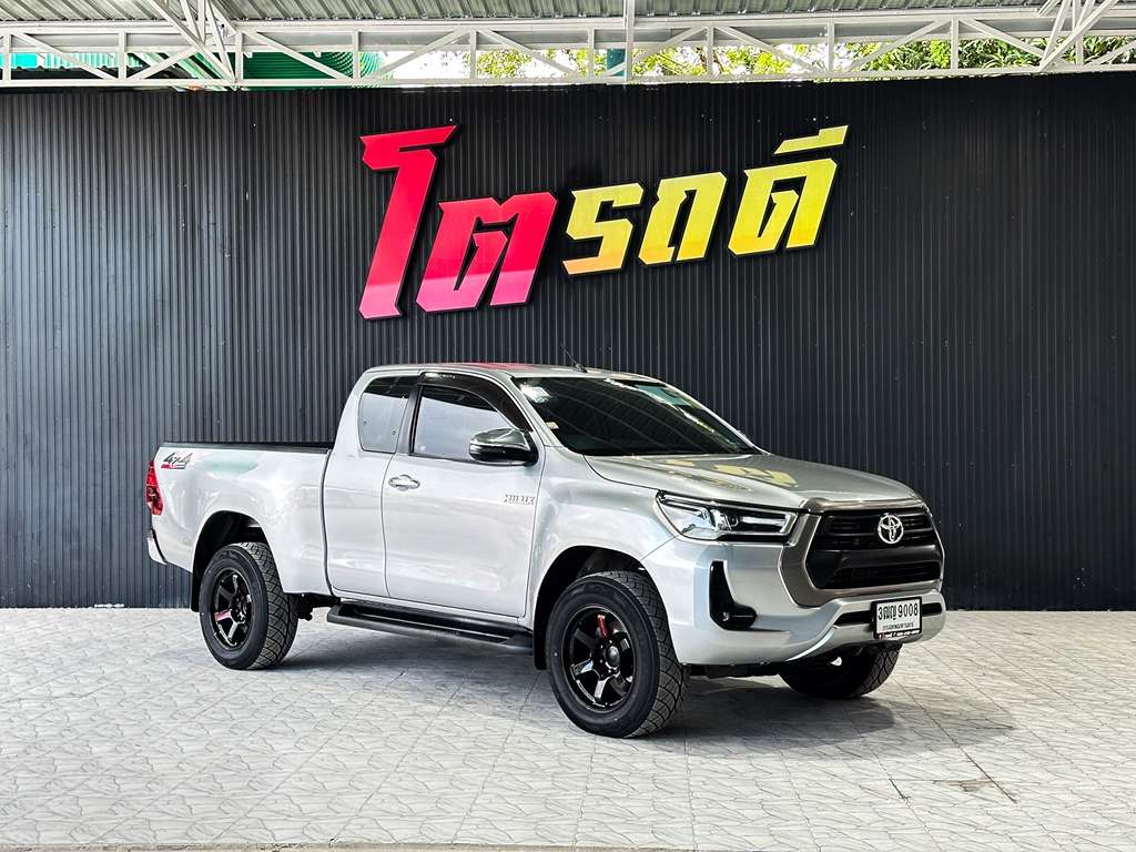 Toyota Revo แคปสูง MT 2.4 MID 4WD 2021 3ฒญ 9008 กทม
