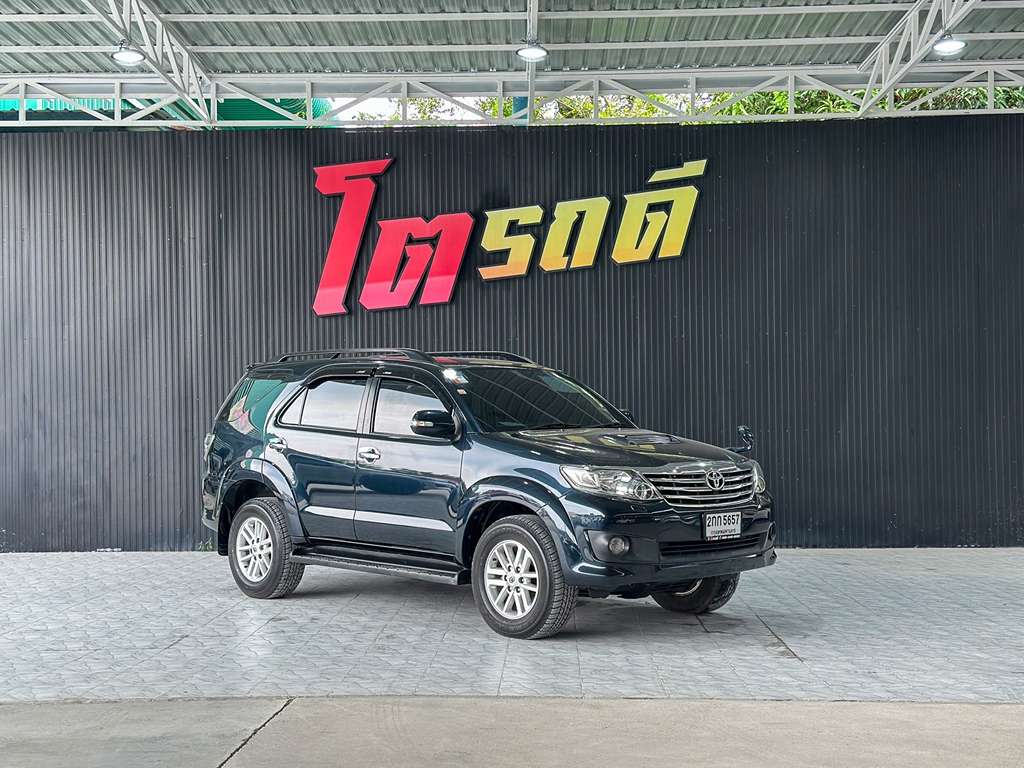 Toyota Fortuner AT 3.0 V 4WD 2013  2กก 5657 กทม