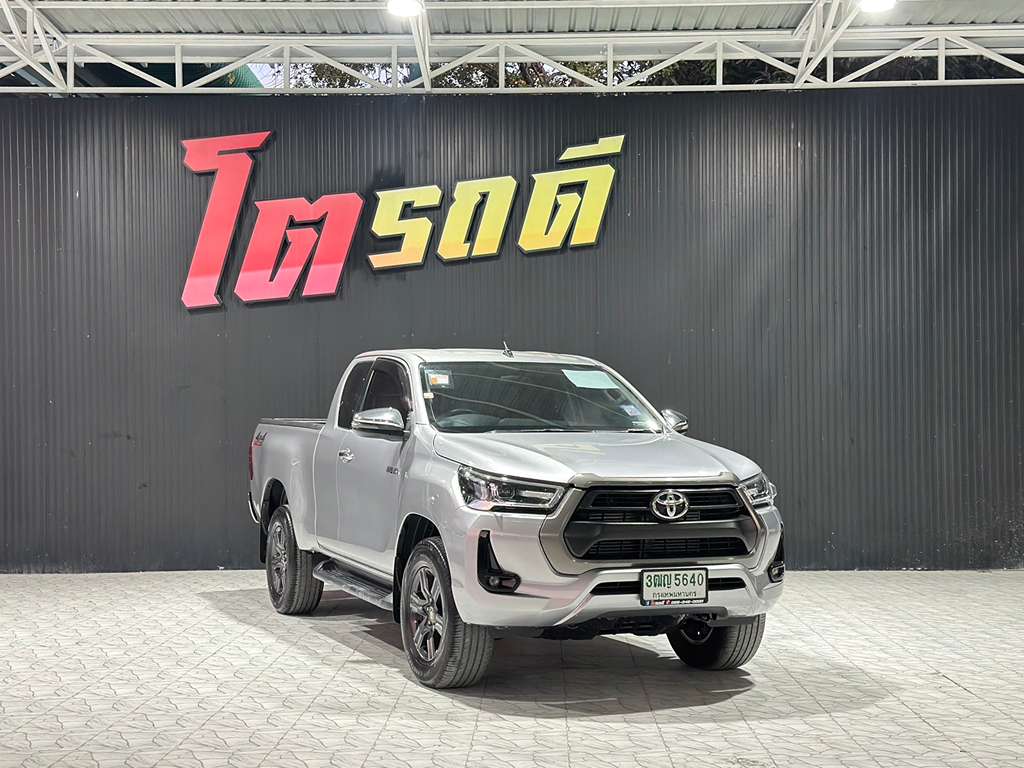 Toyota Revo แคปสูง MT 2.4 MID 4WD 2021 3ฒญ 5640 กทม