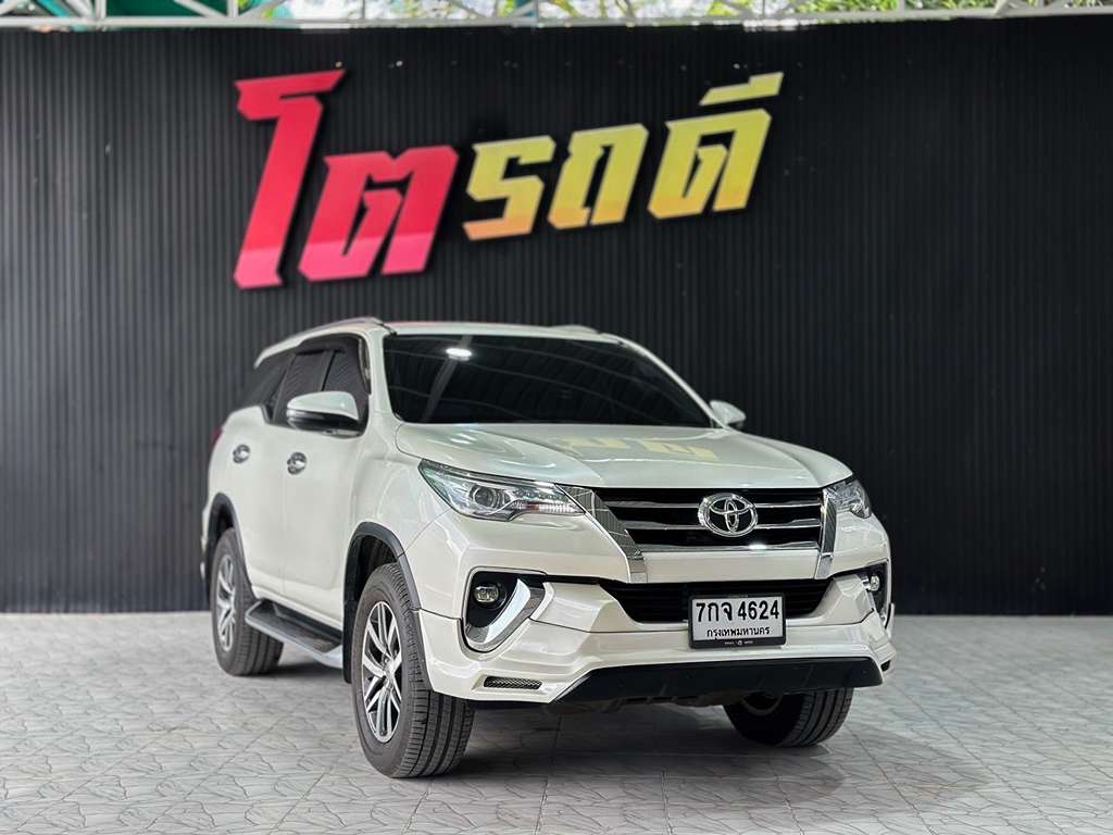 Toyota Fortuner AT 2.4 V 4WD 2017 กจ 4624 กทม