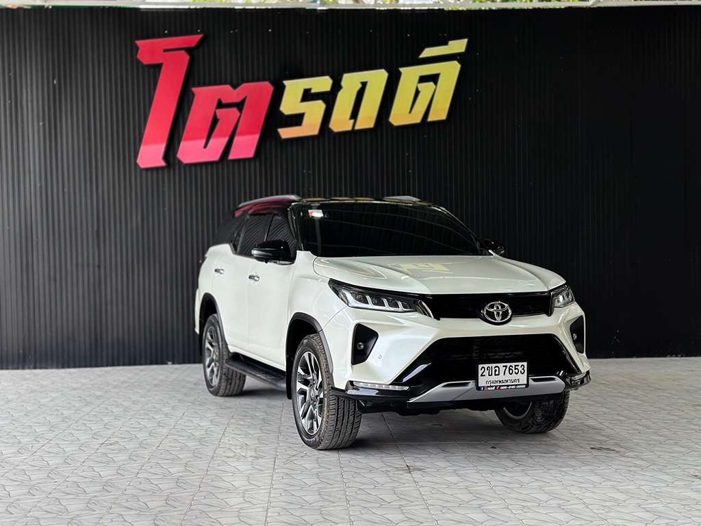 Toyota Fortuner AT 2.4 Legender 2022 2ขอ 7653 กทม