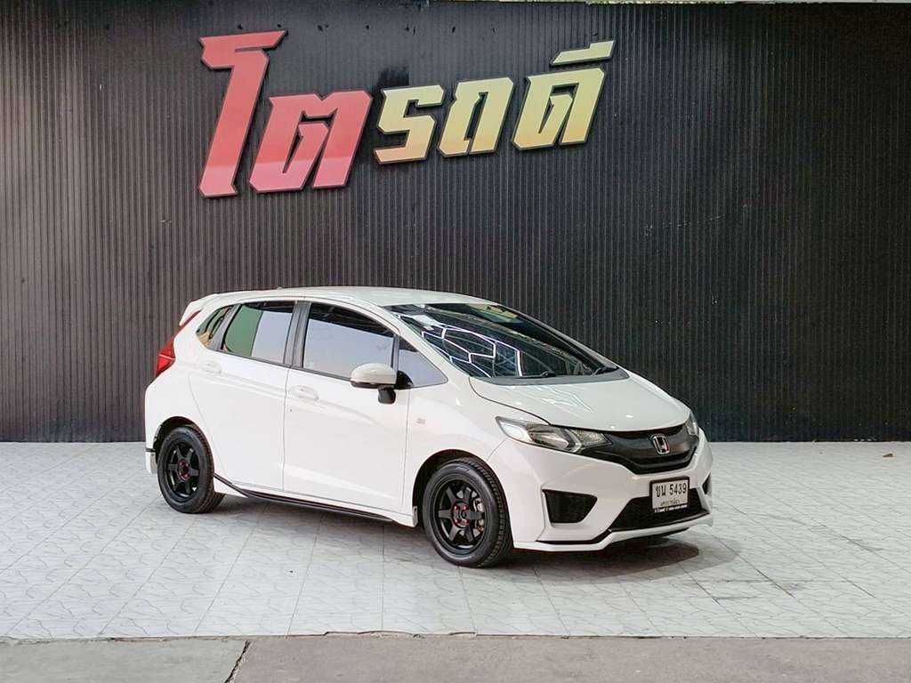 Honda JAZZ GK AT 1.5 V 2016 ทะเบียนรถ : ฉจ 2937