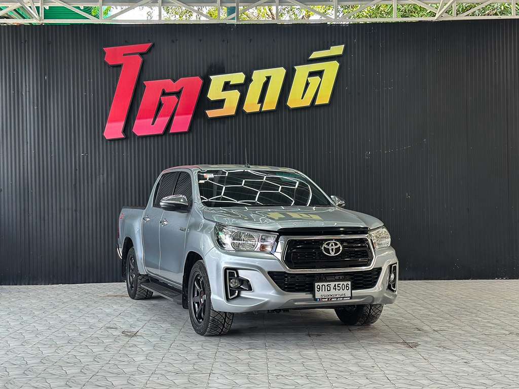 Toyota Revo สี่ประตูเตี้ย MT 2.4 E 2019  9กธ 4506