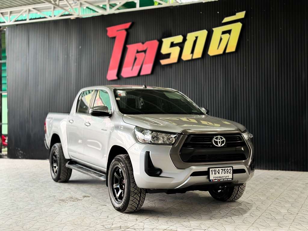 Toyota Revo สี่ประตูสูง AT 2.4 Entry 2020 1ขง 7592 กทม