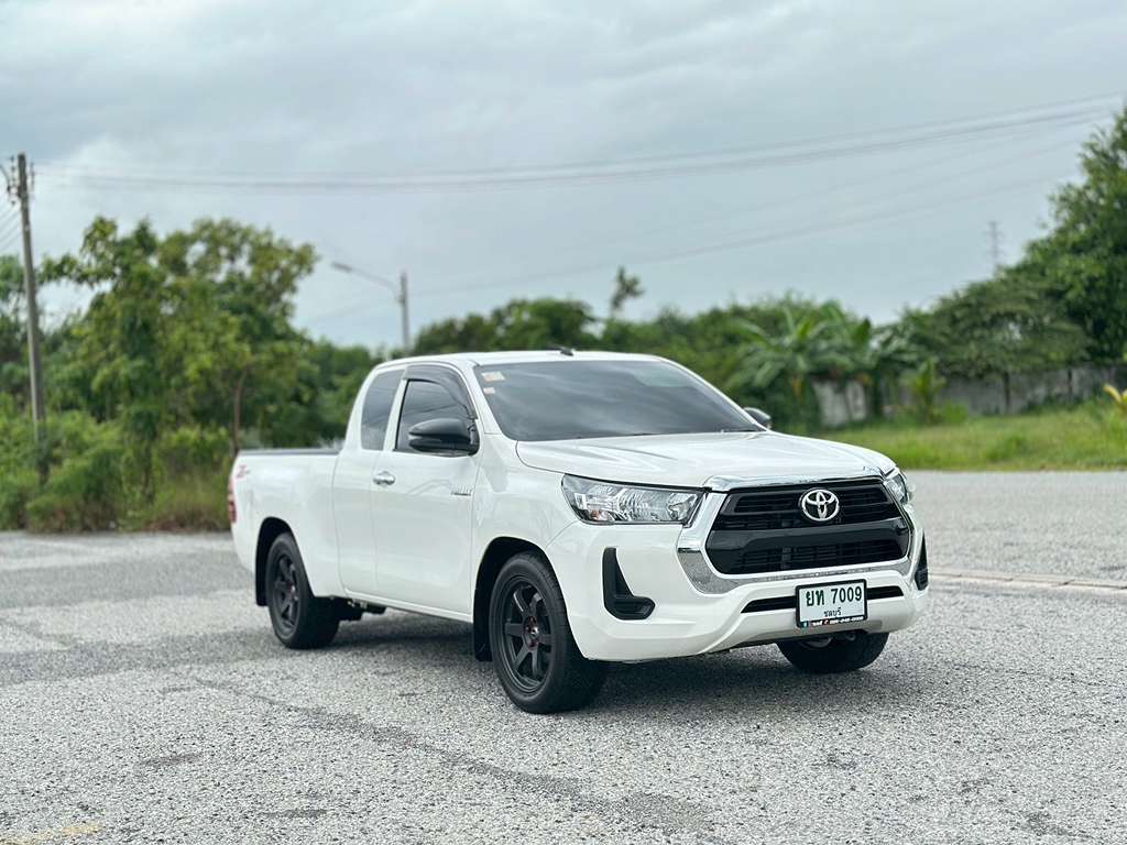 Toyota Revo แคปเตี้ย MT 2.4 Entry 2023 ยท 7009 ชลบุรี