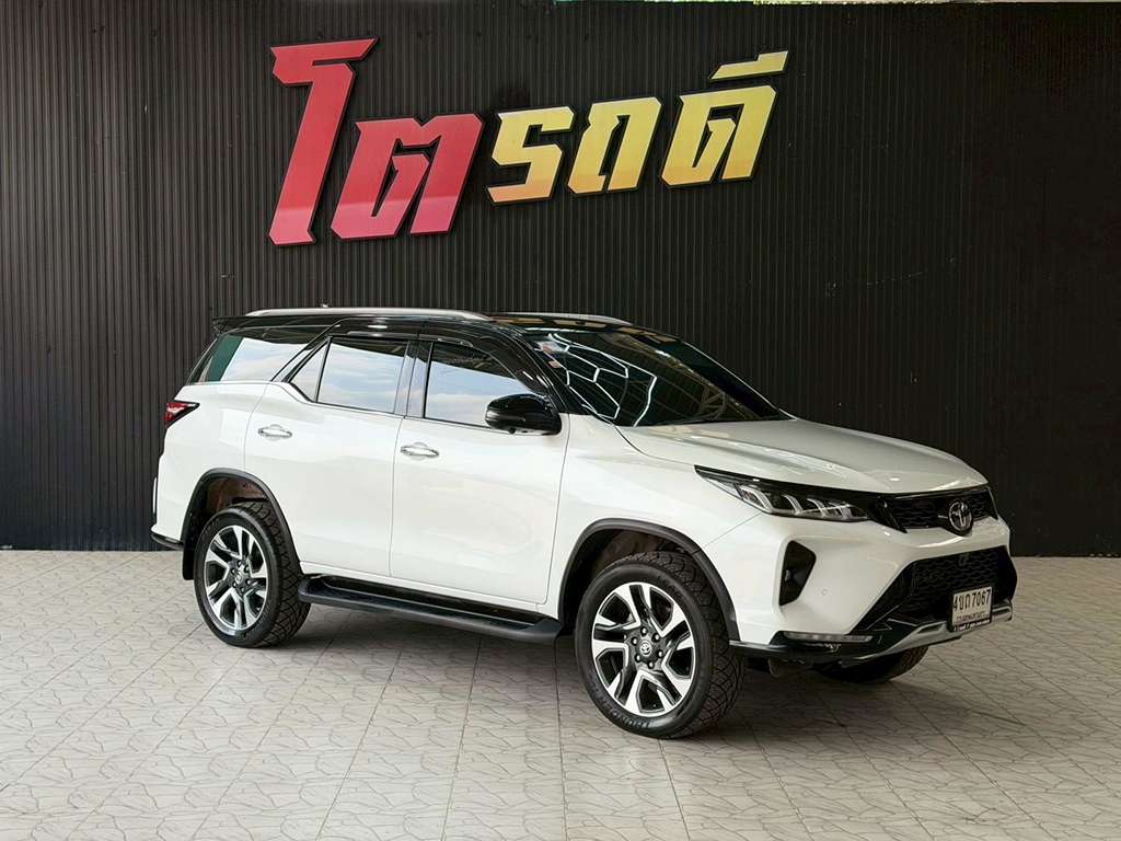 Toyota FORTUNER AT 2.8 Legender 4WD 2023 ทะเบียนรถ : 4ขถ 7076