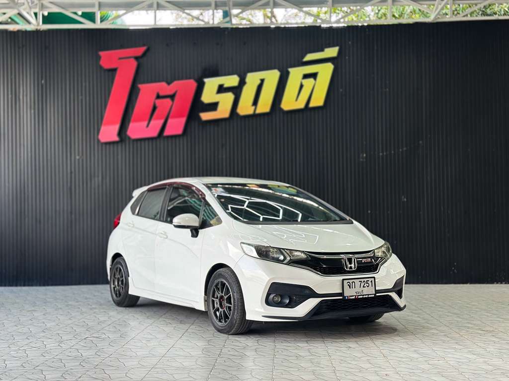 Honda Jazz GK AT 1.5 SV**รถโดน**2014 ทะเบียน จก7251